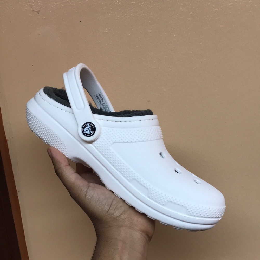 Crocs Classic White Faux Fur Interior - Picture 15 of 17